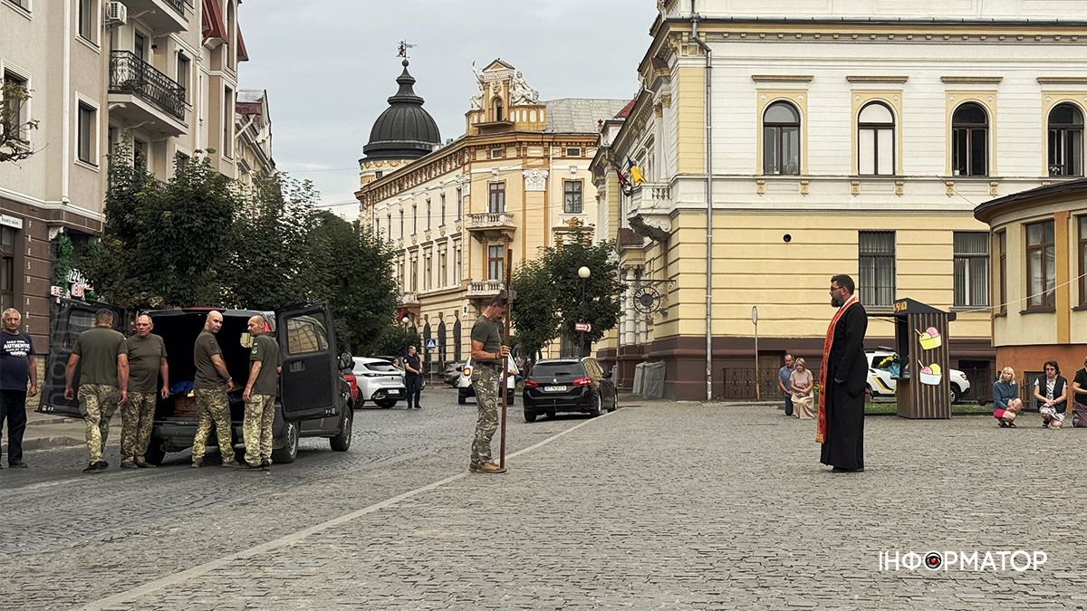 На вічний спочинок до Коломиї повернувся захисник Михайло Зеленецький 4