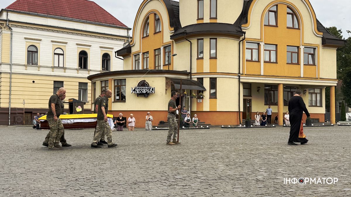 На вічний спочинок до Коломиї повернувся захисник Михайло Зеленецький 5