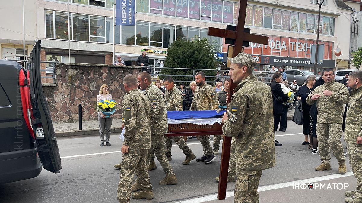 Коломия провела в останню дорогу полеглого Героя Михайла Зеленецького 15