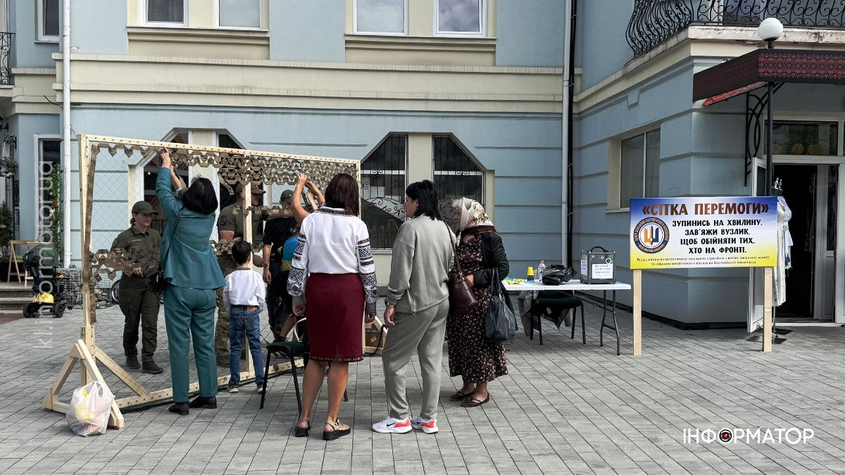 Коломиян запрошують доєднатися до плетіння маскувальної сітки на стометрівці