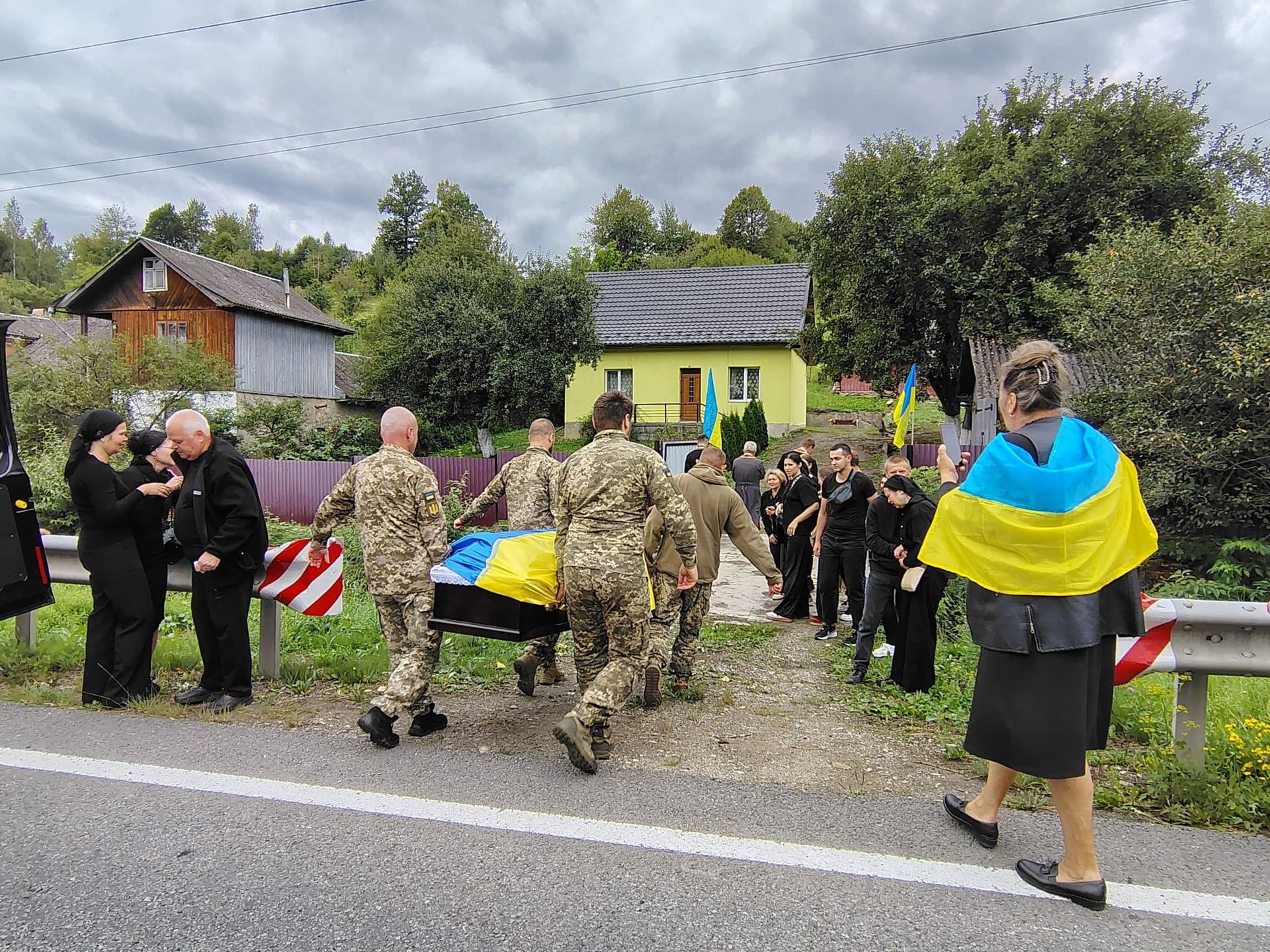 Назавжди 28: У Делятині зустріли загиблого захисника Богдана Марфієвича 3