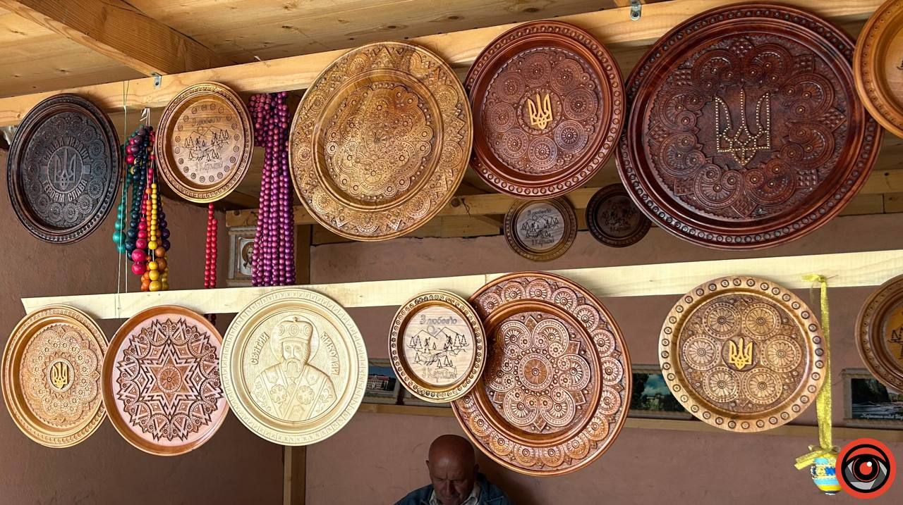 Дерев’яні вироби на Смоднянському базарі: гуцульські мистецькі шедеври 2