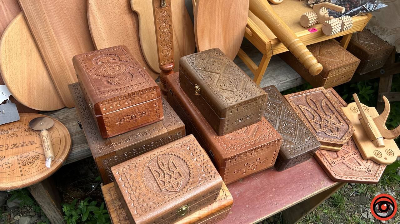 Дерев’яні вироби на Смоднянському базарі: гуцульські мистецькі шедеври 4