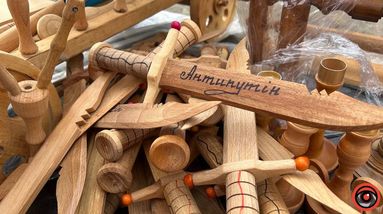 Дерев’яні вироби на Смоднянському базарі: гуцульські мистецькі шедеври 5