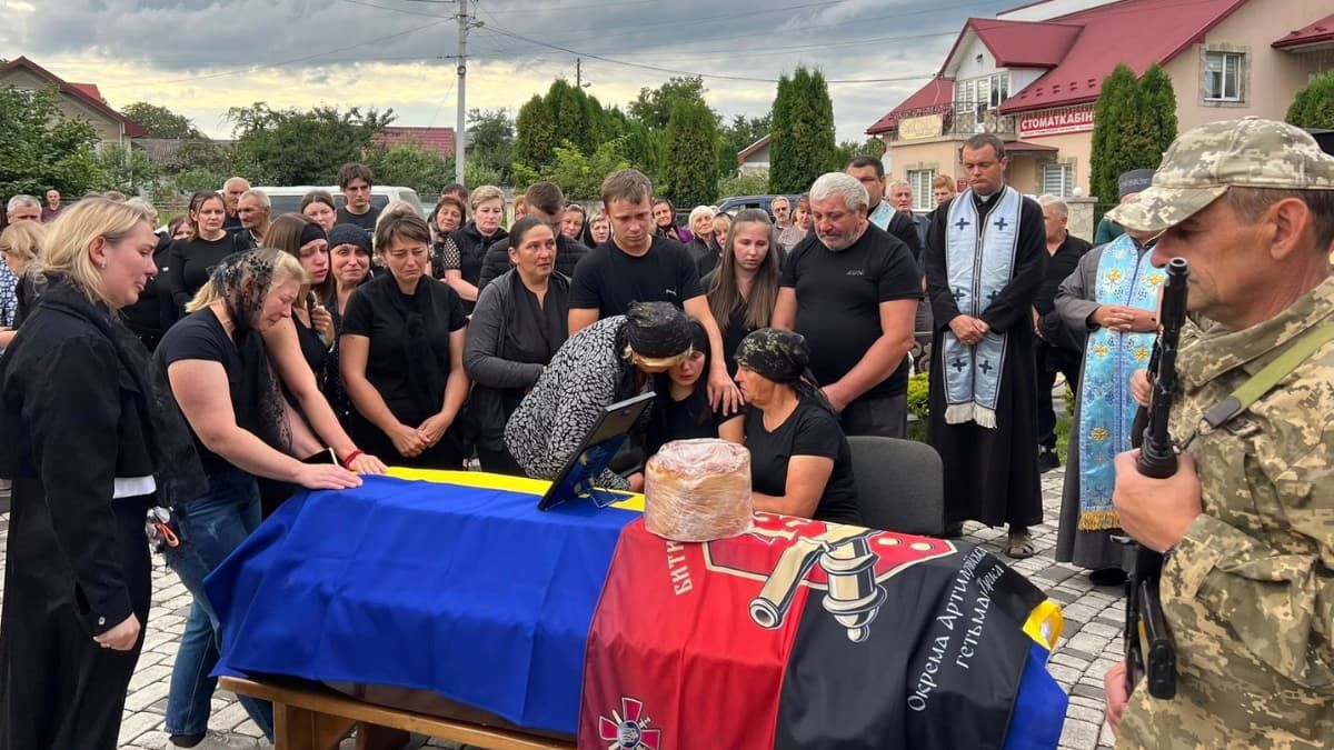 На Коломийщині зустріли скорботний кортеж полеглого Героя Дмитра Куриліва