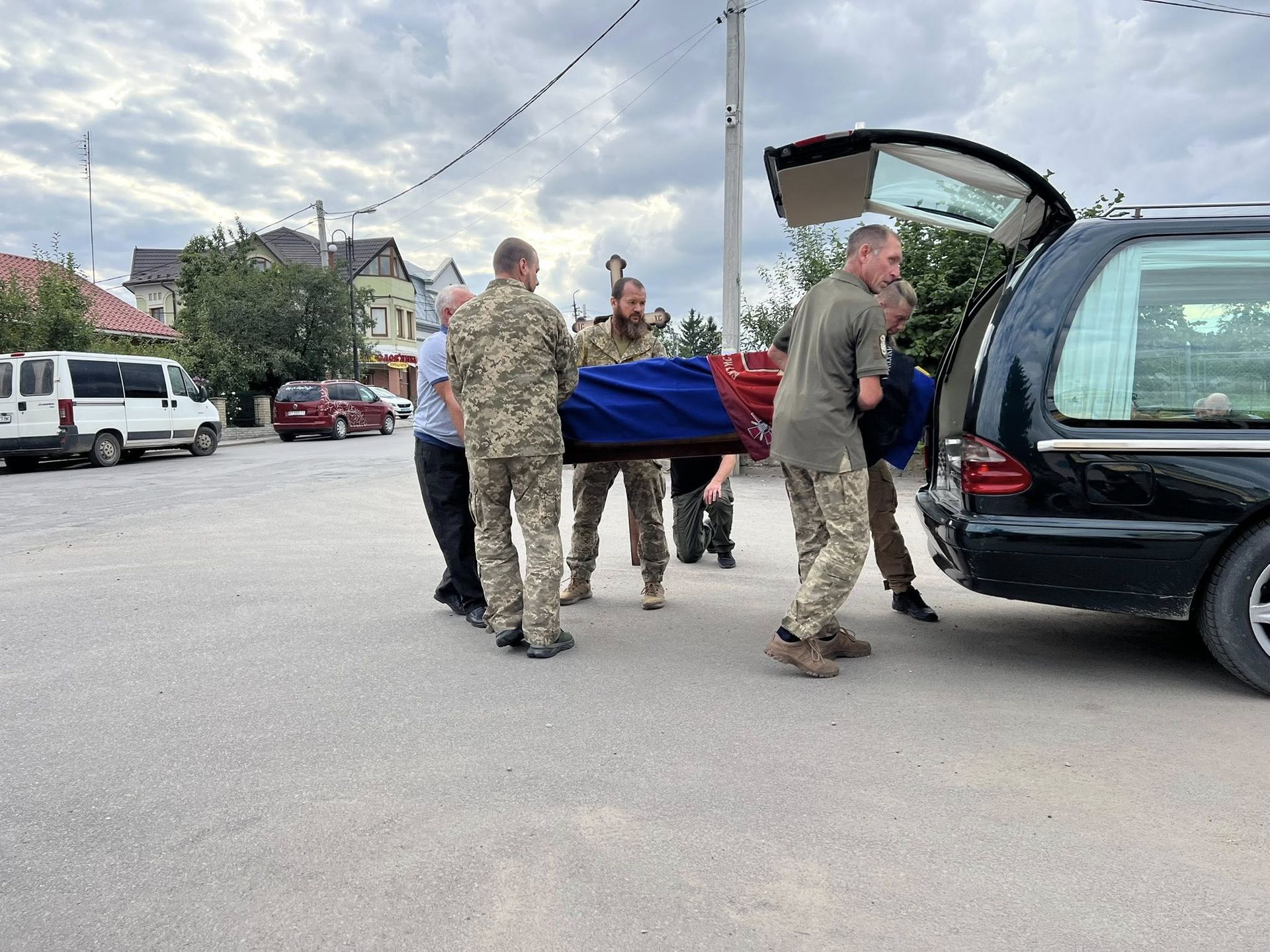 На Коломийщині зустріли скорботний кортеж полеглого Героя Дмитра Куриліва 1