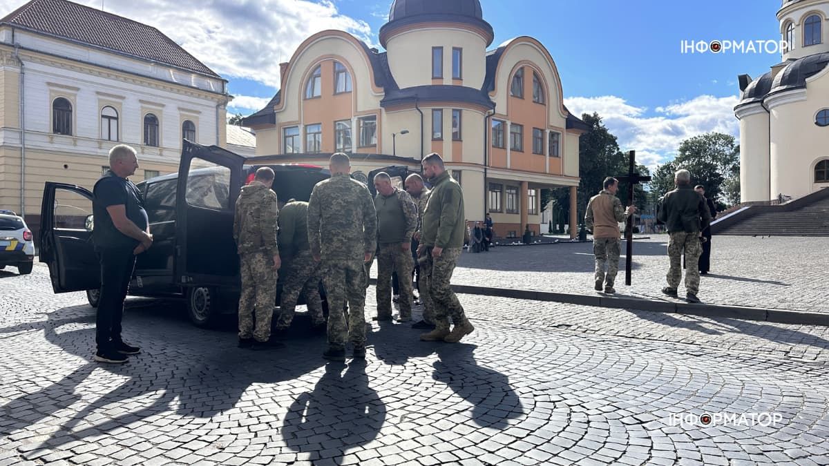 У Коломиї "на щиті" зустріли Героя Еріка Зайцева 3