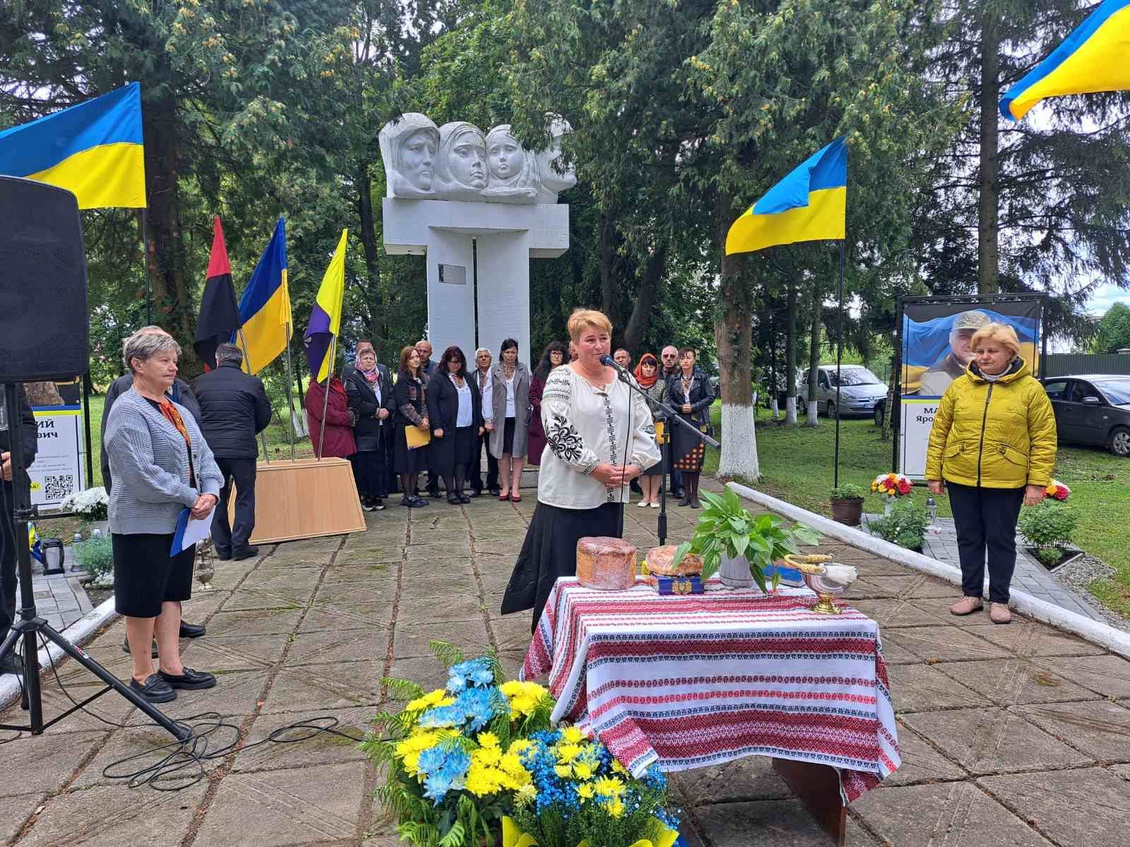 у селі Ценява 7