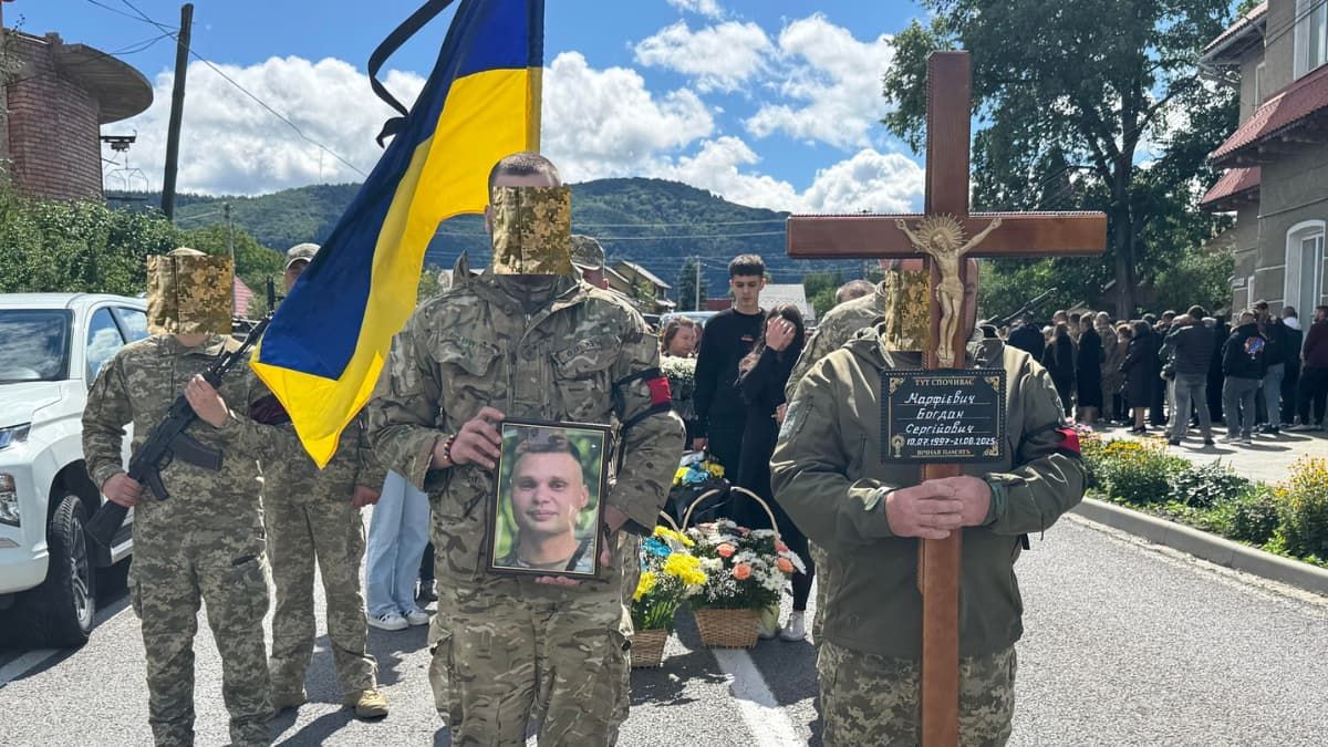 У Делятині попрощались із загиблим воїном Богданом Марфієвичем