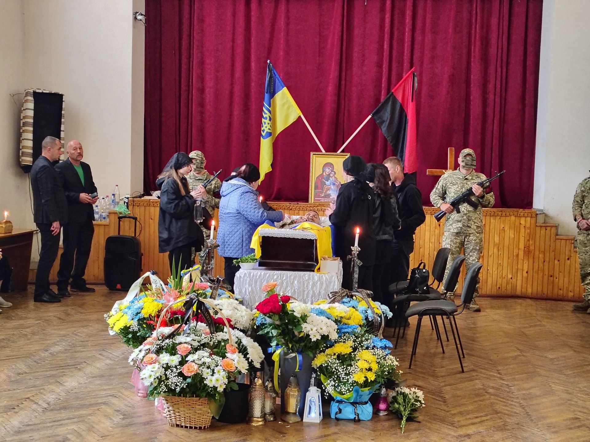 У Делятині попрощались із загиблим воїном Богданом Марфієвичем 1