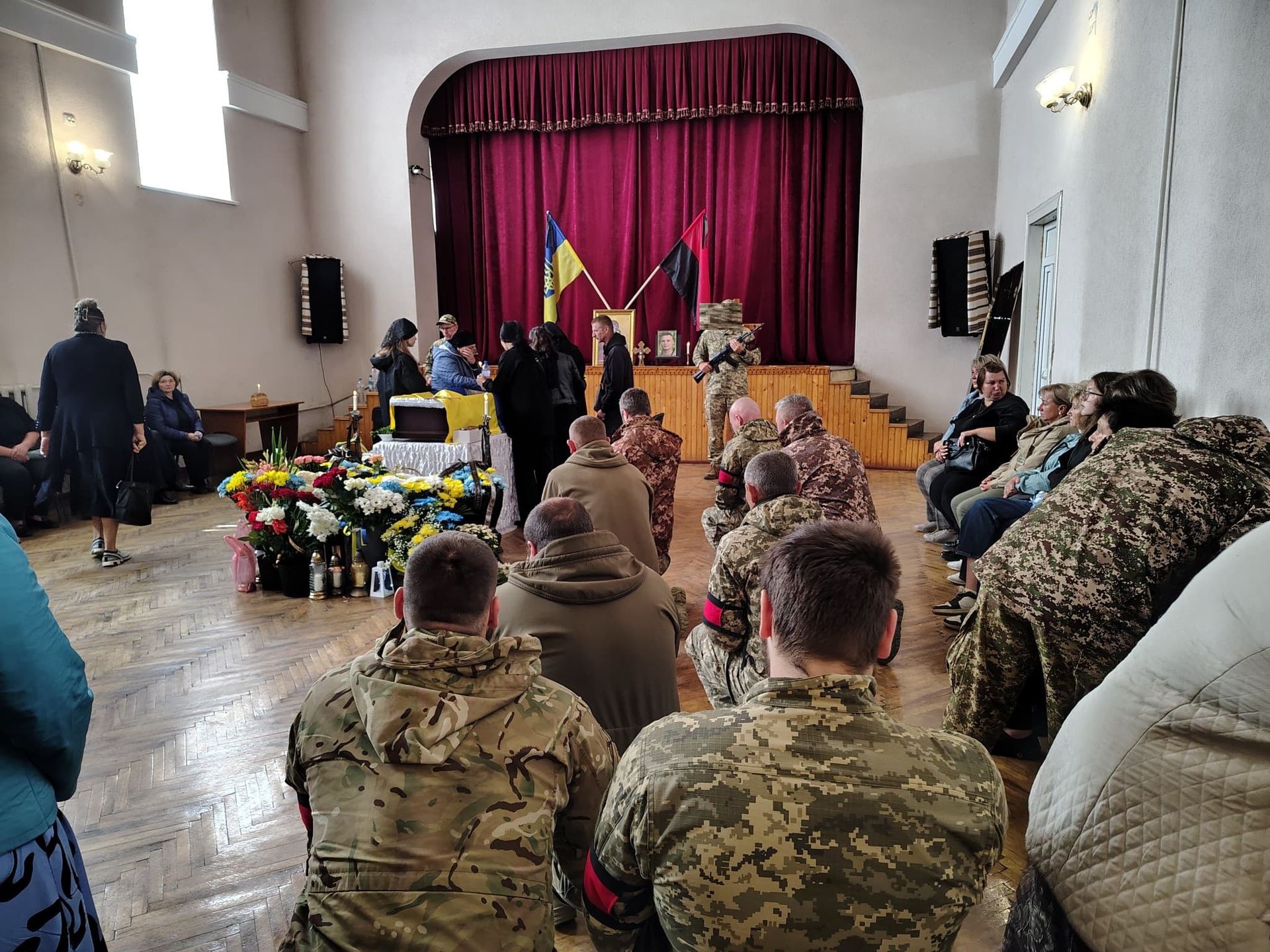 У Делятині попрощались із загиблим воїном Богданом Марфієвичем 6