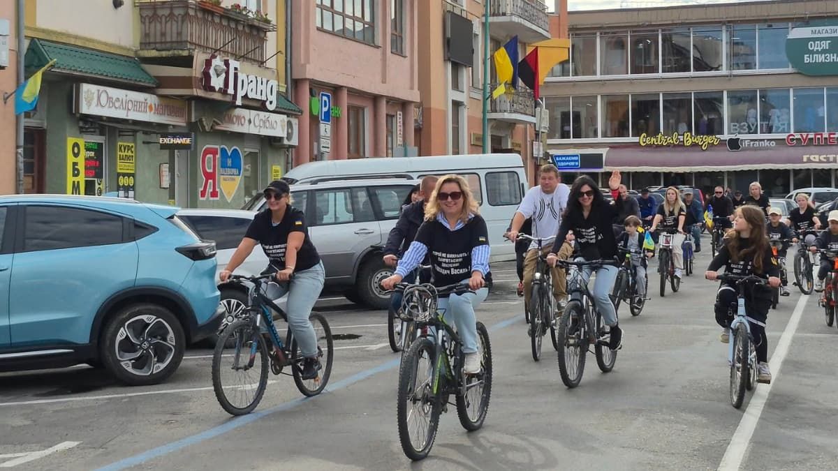 У Надвірній відбувся велопробіг до Дня Державного Прапора України