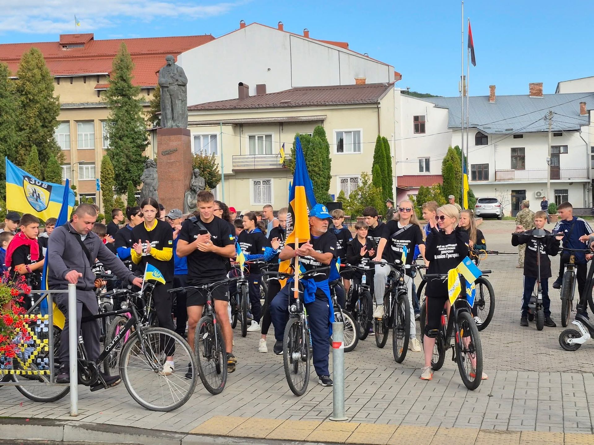 У Надвірній відбувся велопробіг до Дня Державного Прапора України 1
