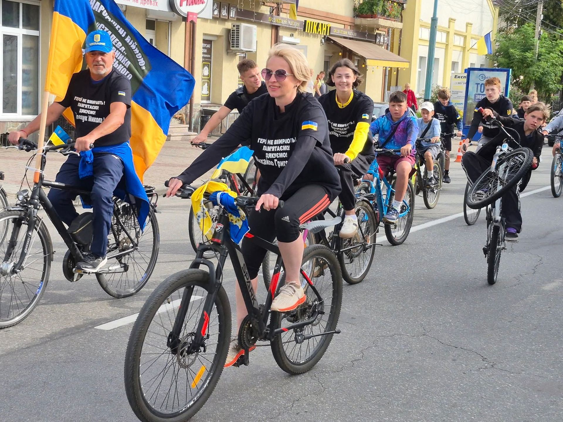 У Надвірній відбувся велопробіг до Дня Державного Прапора України 3