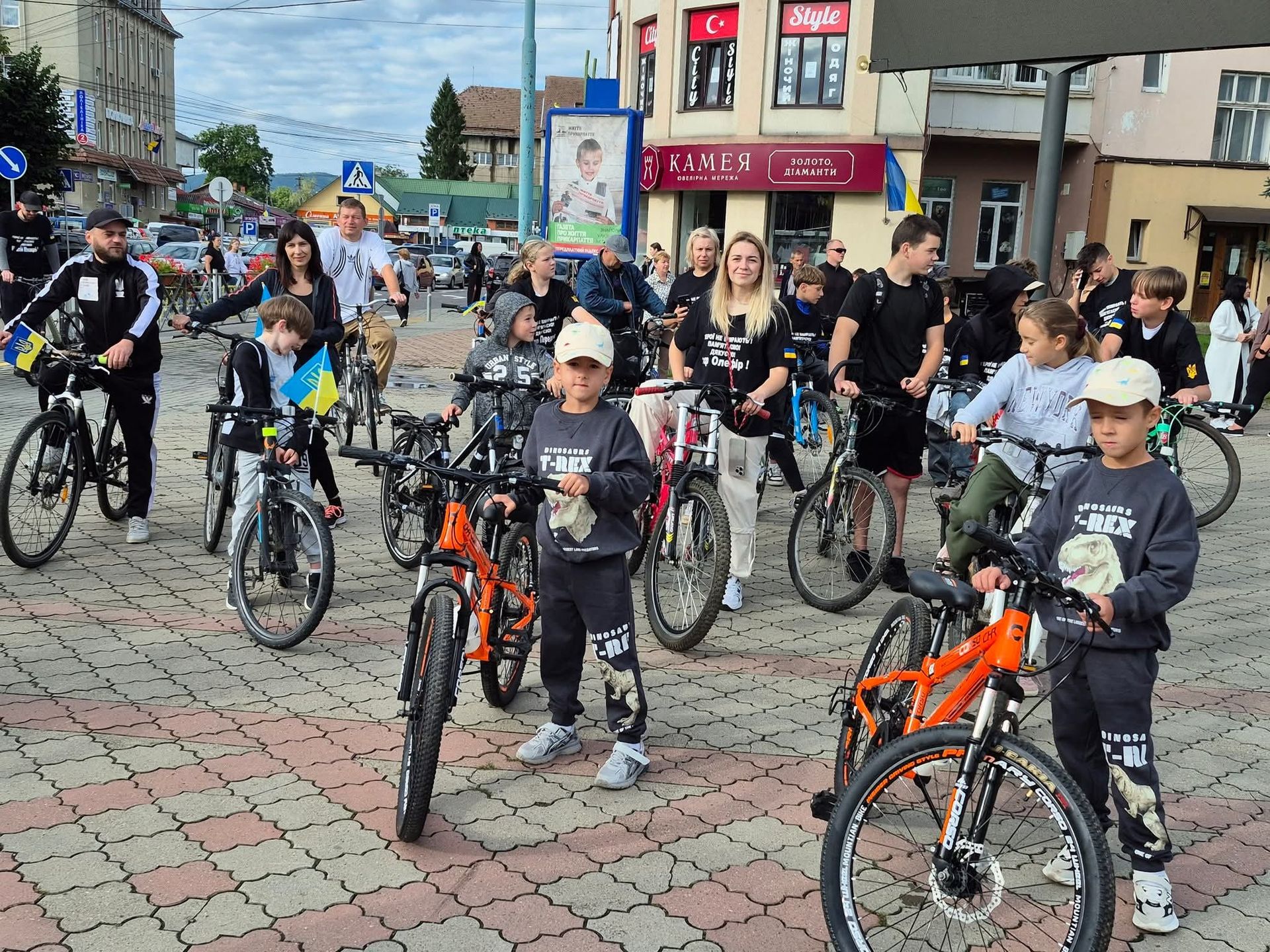 У Надвірній відбувся велопробіг до Дня Державного Прапора України 4