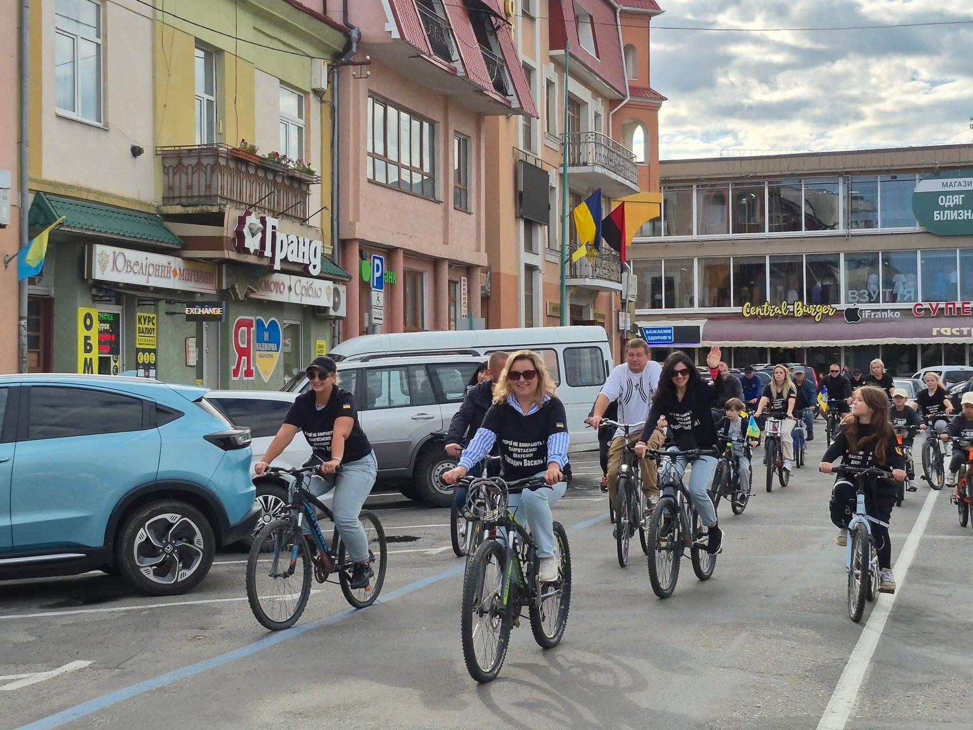 У Надвірній відбувся велопробіг до Дня Державного Прапора України 7