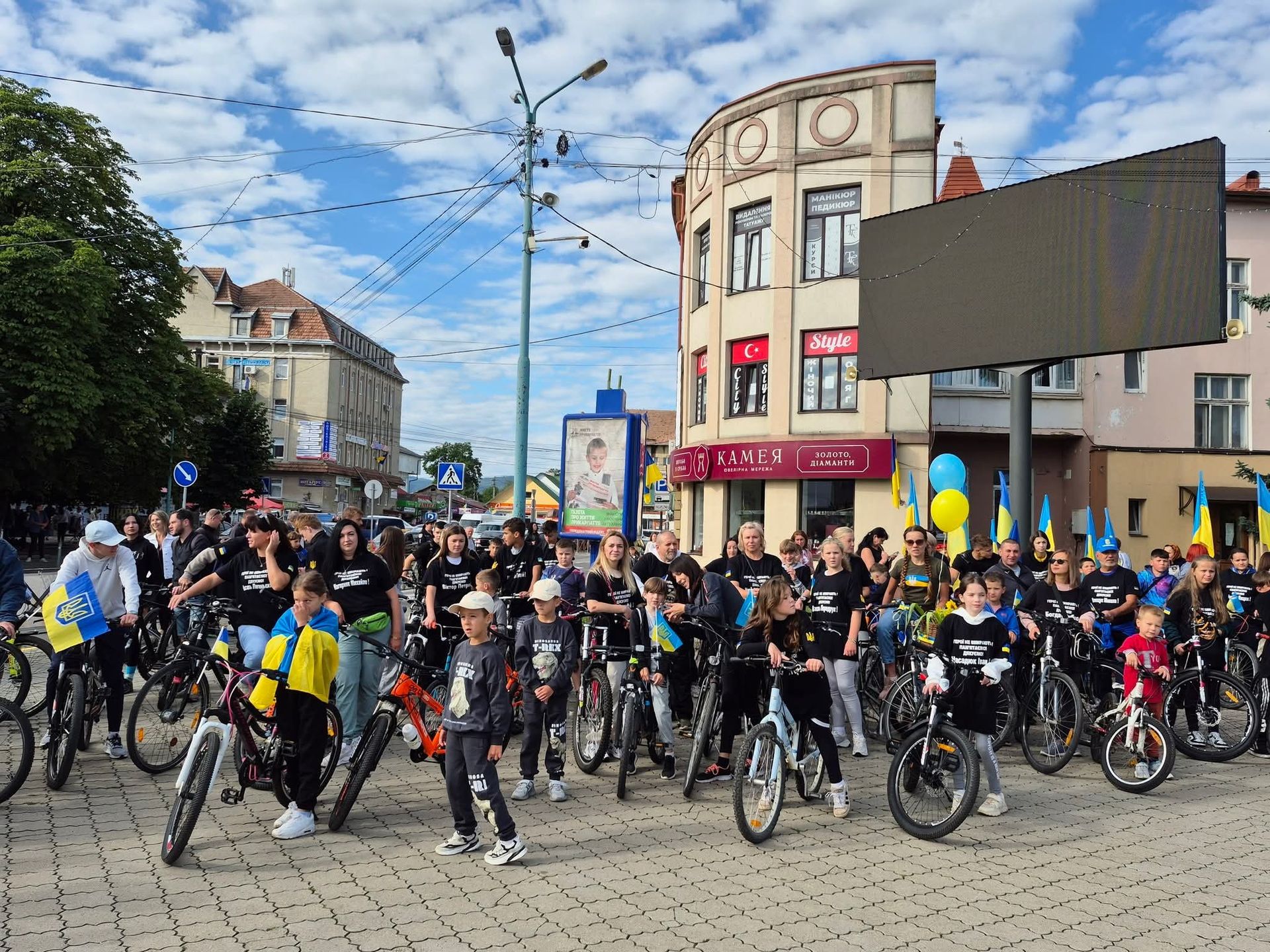 У Надвірній відбувся велопробіг до Дня Державного Прапора України 9