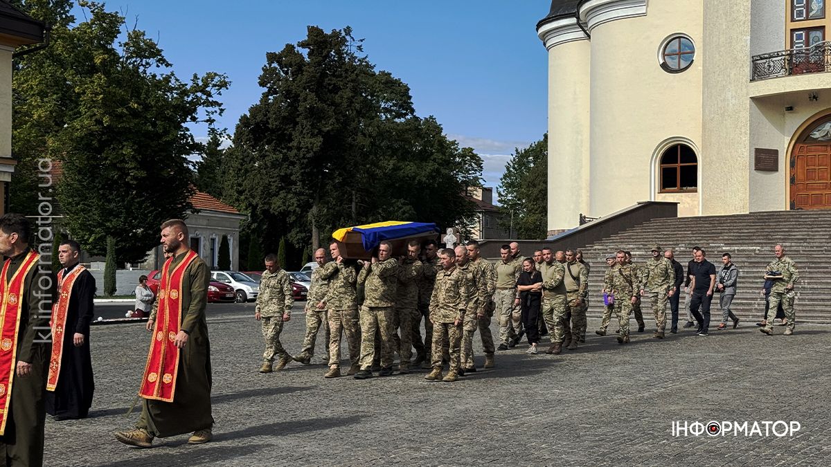 В останню путь у Коломиї провели захисника Еріка Зайцева 3