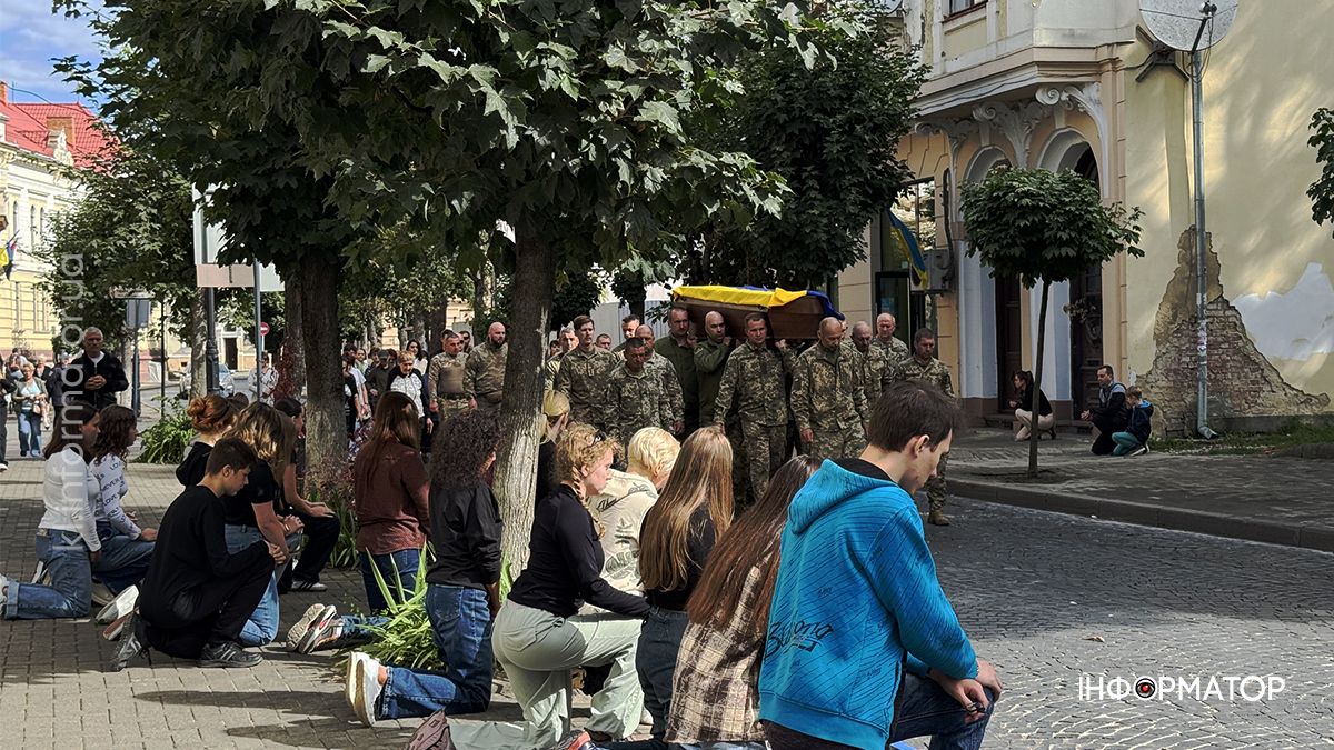В останню путь у Коломиї провели захисника Еріка Зайцева 6