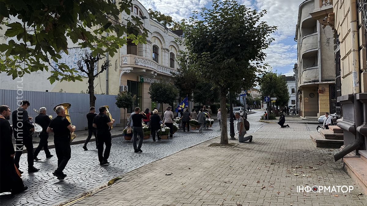 В останню путь у Коломиї провели захисника Еріка Зайцева 7