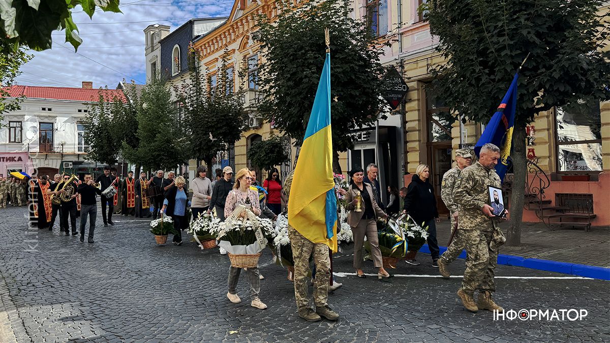 В останню путь у Коломиї провели захисника Еріка Зайцева 11
