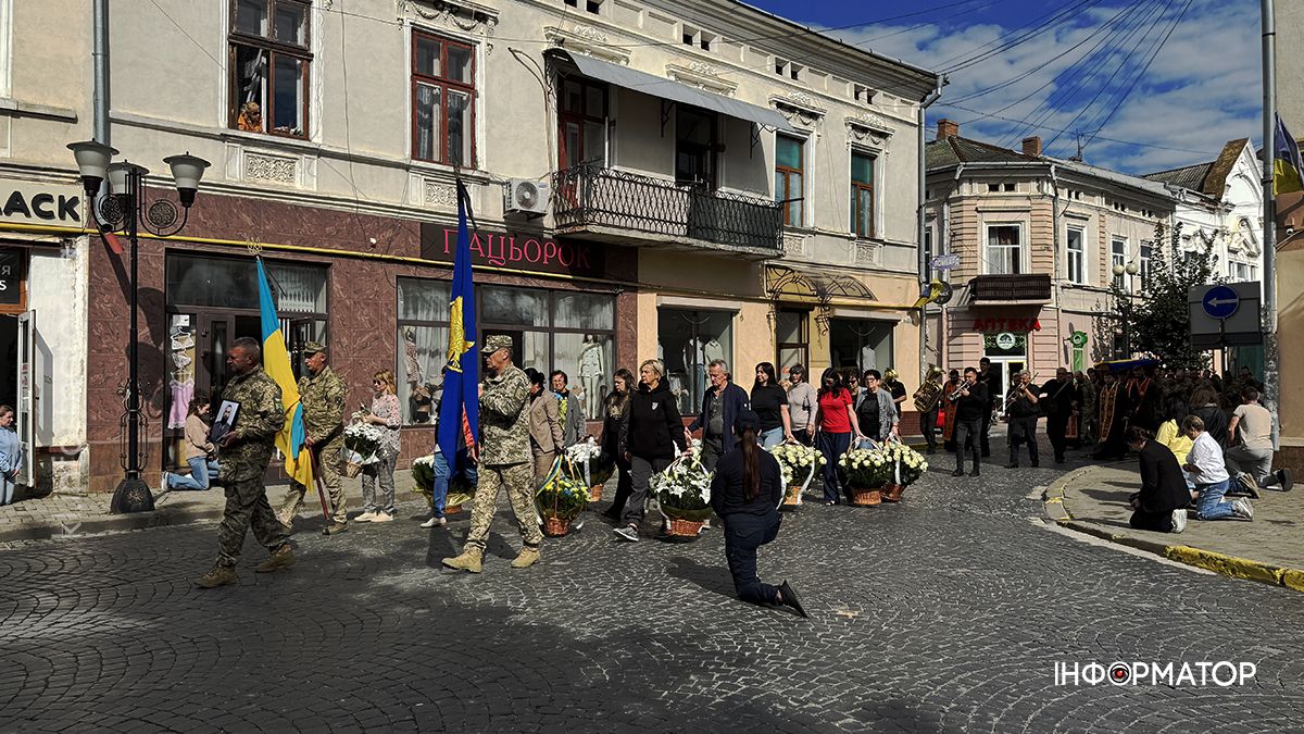 В останню путь у Коломиї провели захисника Еріка Зайцева 13