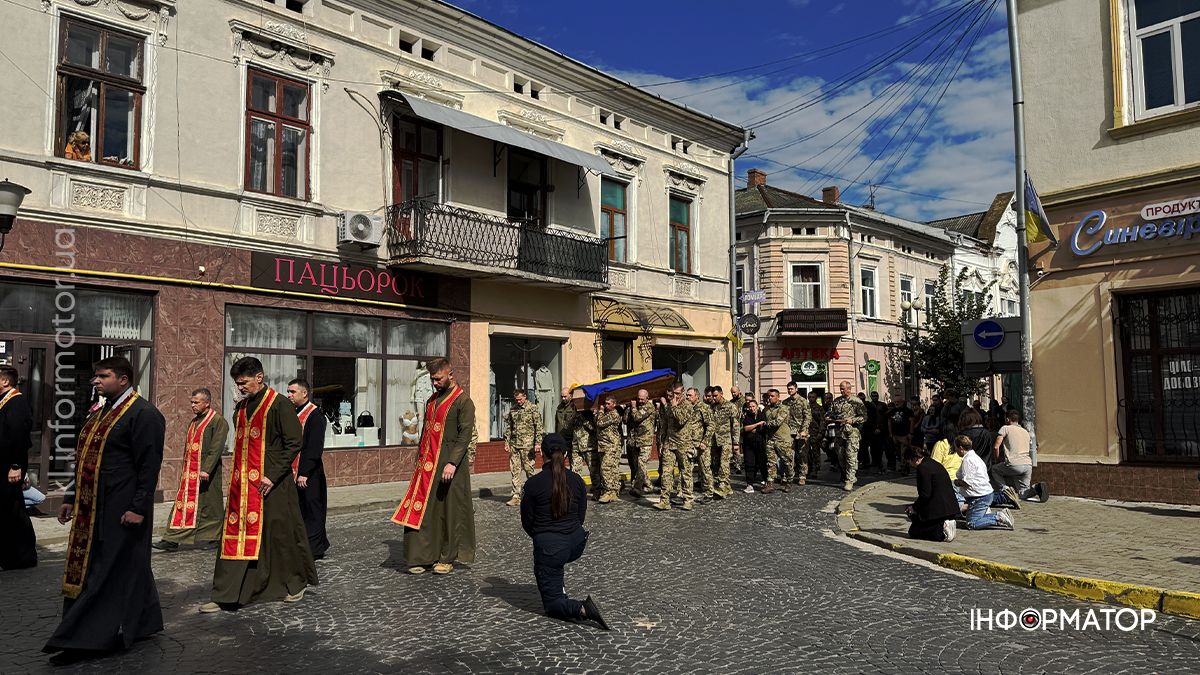 В останню путь у Коломиї провели захисника Еріка Зайцева 14