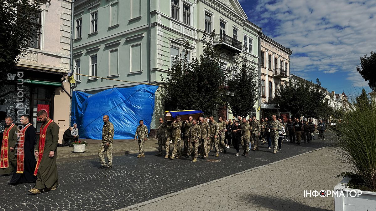 В останню путь у Коломиї провели захисника Еріка Зайцева 15