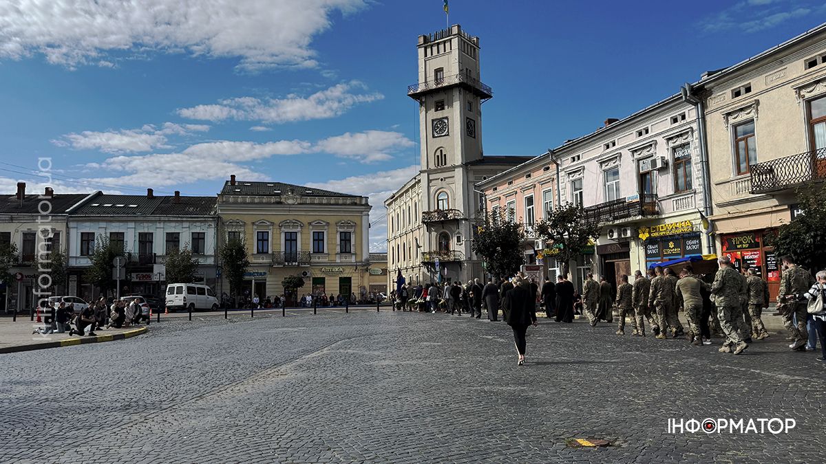 В останню путь у Коломиї провели захисника Еріка Зайцева 17