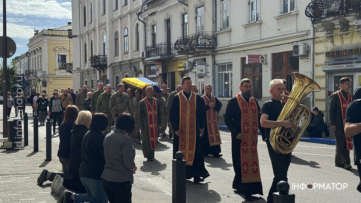 В останню путь у Коломиї провели захисника Еріка Зайцева 19