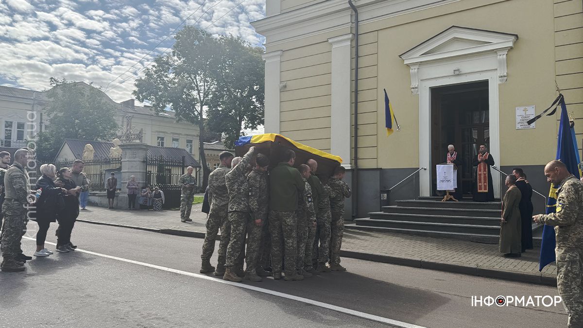 В останню путь у Коломиї провели захисника Еріка Зайцева 21