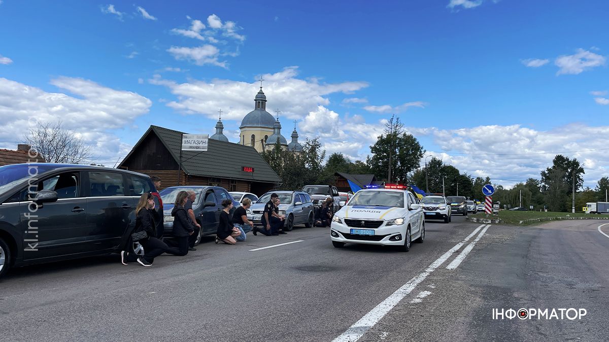 У Коломиї "на щиті" зустріли капітана поліції Ігоря Мартинюка 3