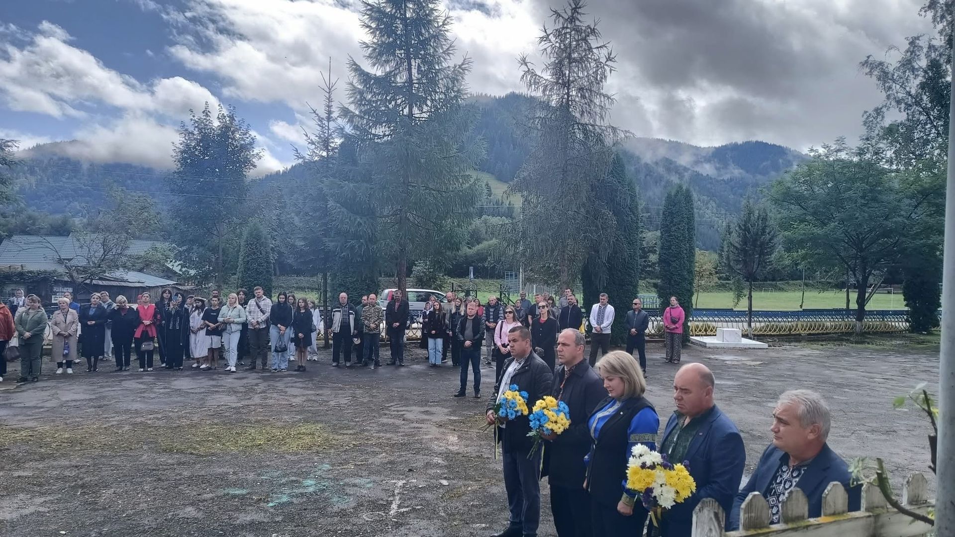 У Верховині відкрили меморіальну дошку Герою Віталію Додюку 1