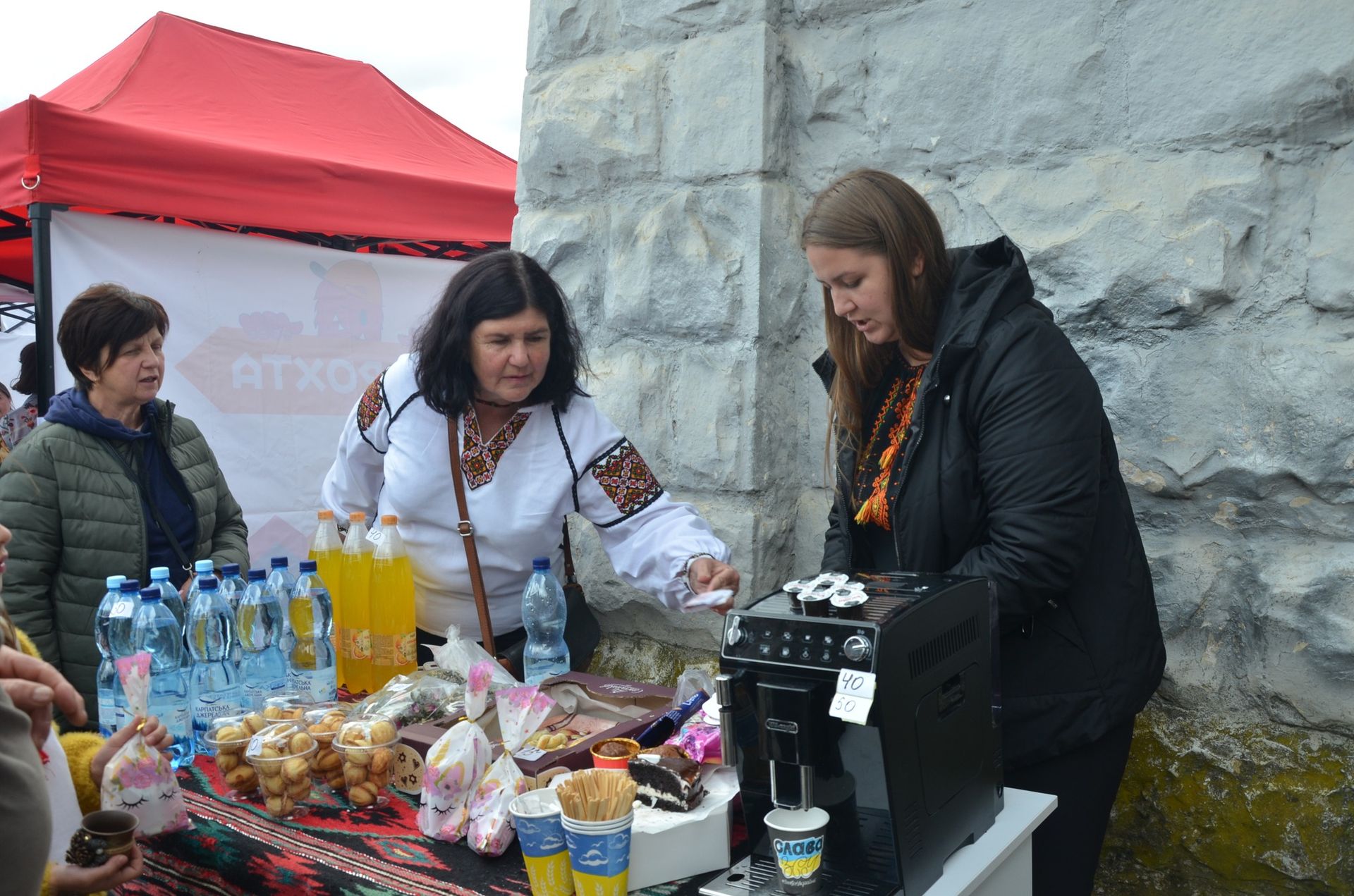 У Ворохті зібрали понад 100 тисяч гривень на лікування дев’ятирічної Яринки 6