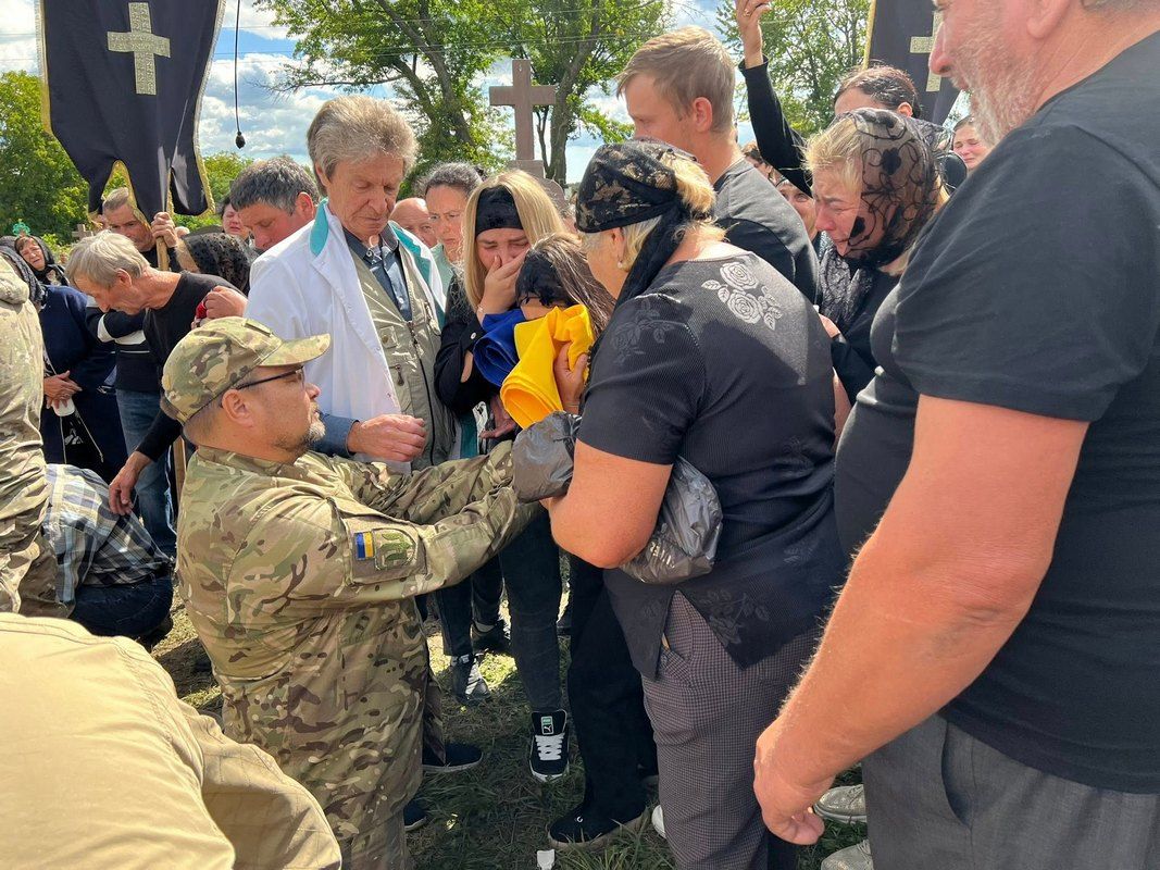 У Городенківській громаді попрощалися із полеглим воїном Дмитром Курилівим 14