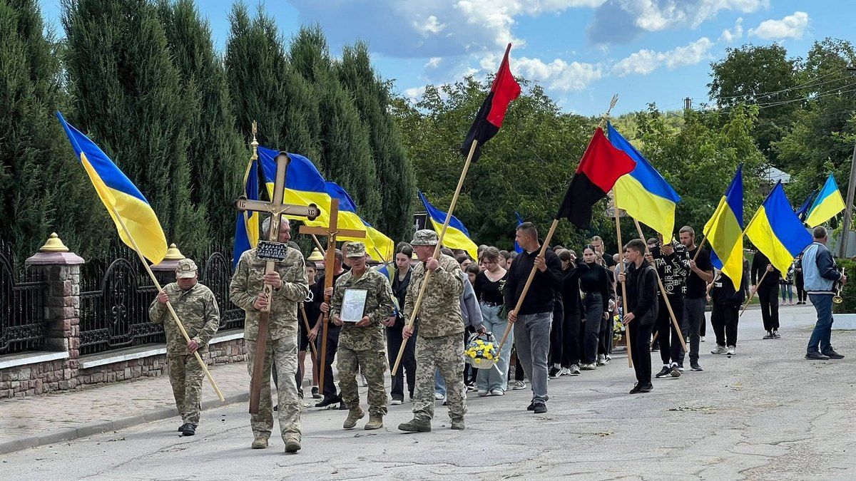 У Городенківській громаді попрощалися із полеглим воїном Дмитром Курилівим