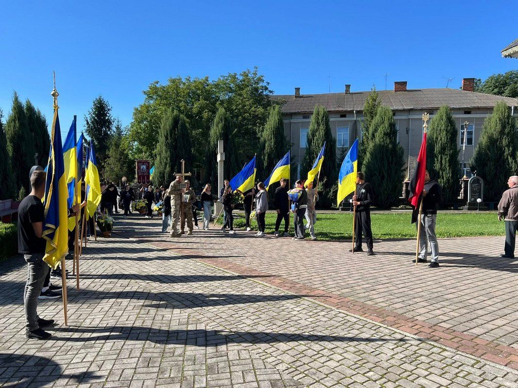 У Городенківській громаді попрощалися із полеглим воїном Дмитром Курилівим 9