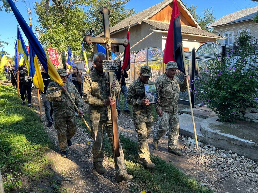 У Городенківській громаді попрощалися із полеглим воїном Дмитром Курилівим 5