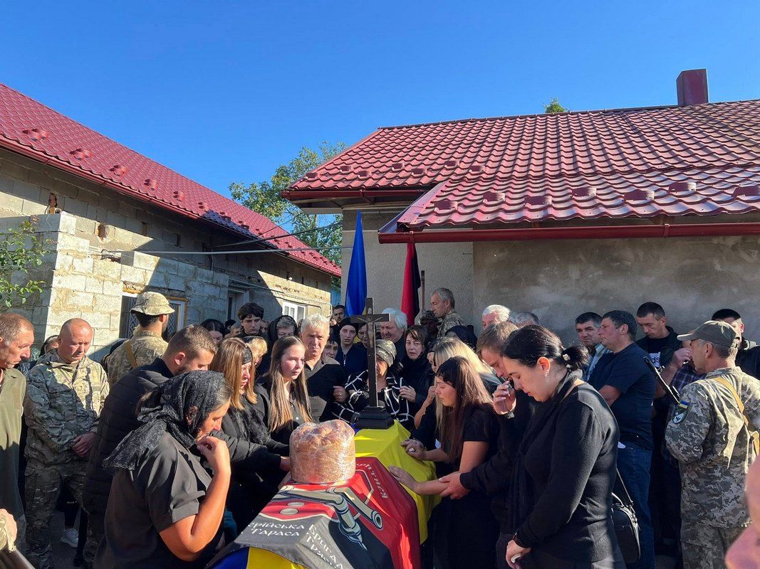 У Городенківській громаді попрощалися із полеглим воїном Дмитром Курилівим 3