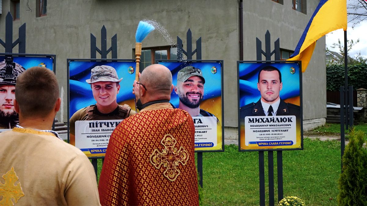 Алею Слави в пам'ять про загиблих воїнів відкрили на Надвірнянщині 4