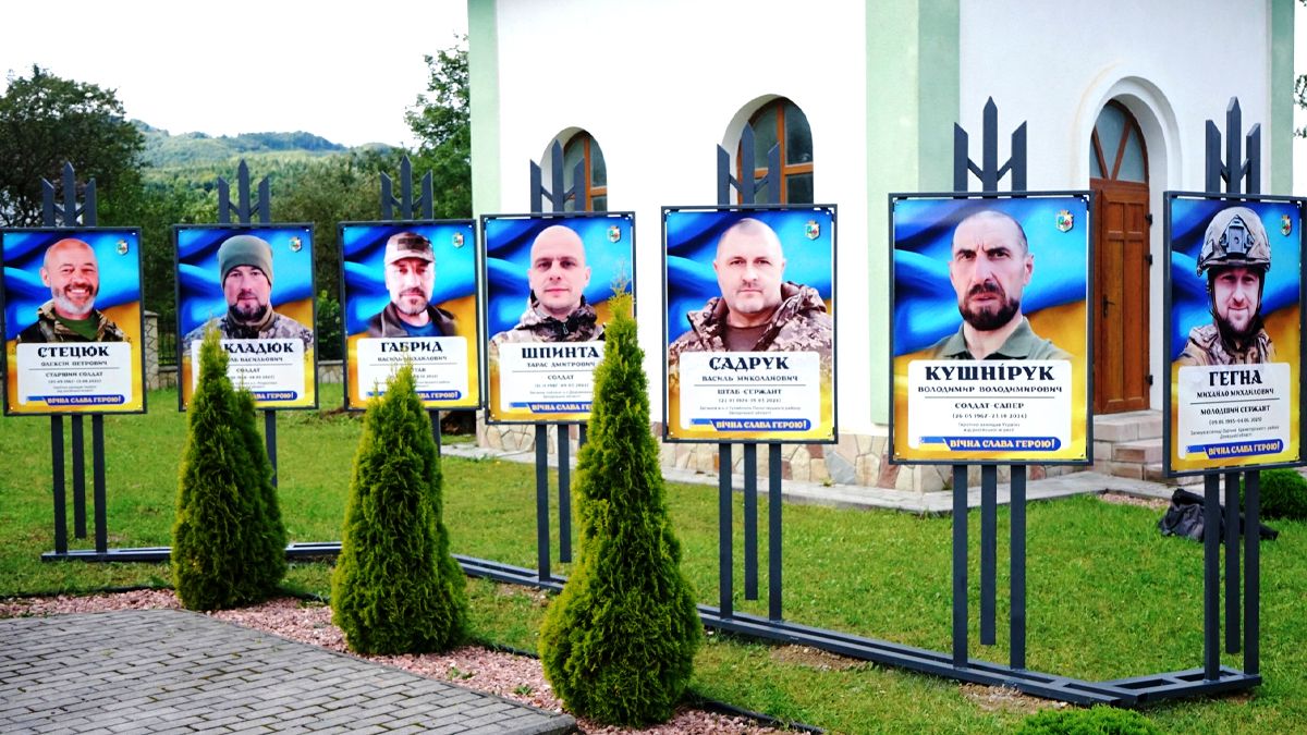 Алею Слави в пам'ять про загиблих воїнів відкрили на Надвірнянщині 3