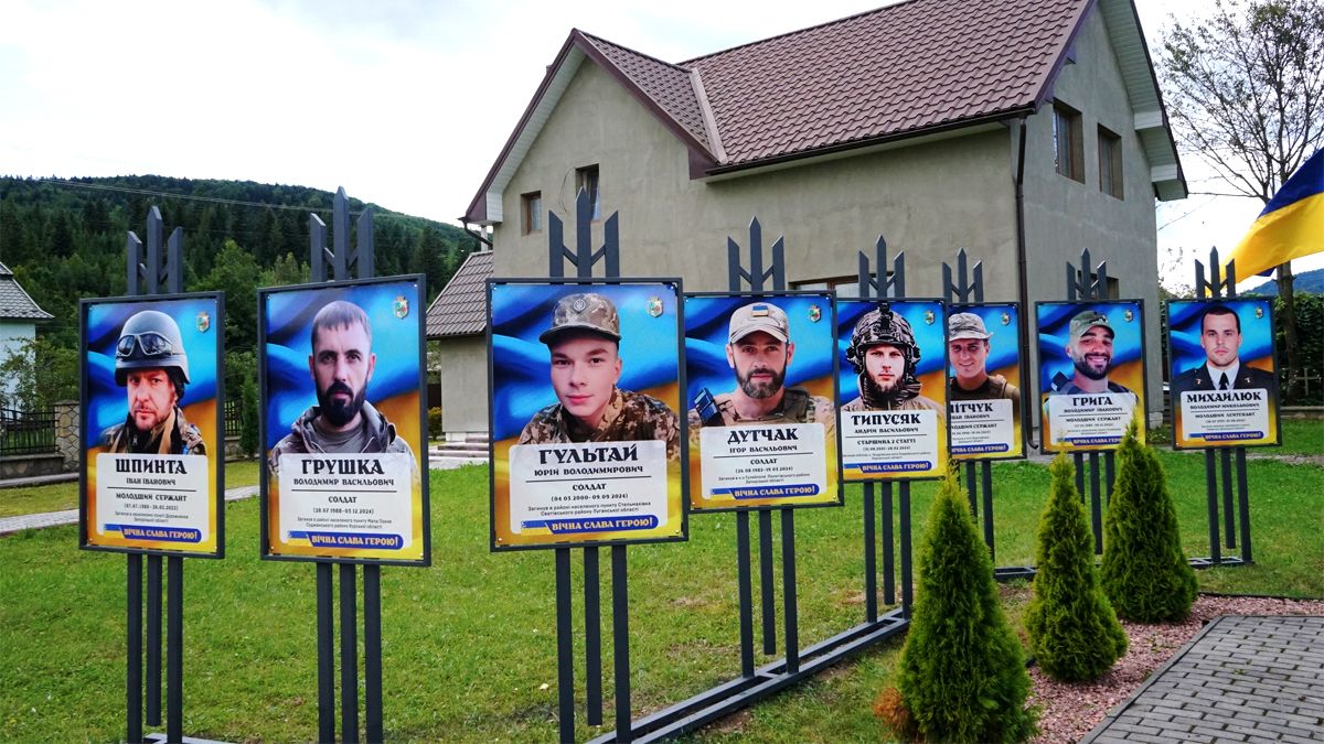 Алею Слави в пам'ять про загиблих воїнів відкрили на Надвірнянщині 2