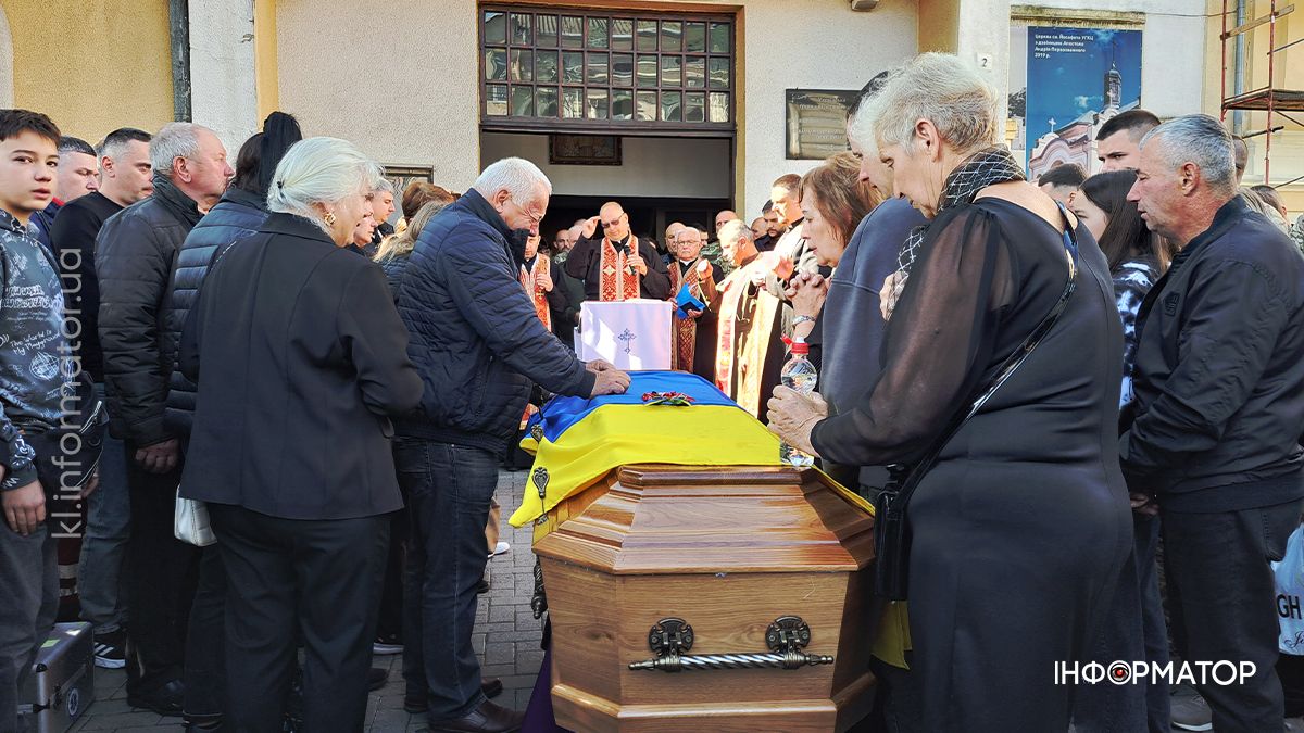 У Коломиї попрощались із загиблим капітаном поліції Ігорем Мартинюком 3