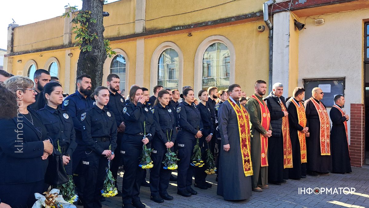 У Коломиї попрощались із загиблим капітаном поліції Ігорем Мартинюком 8