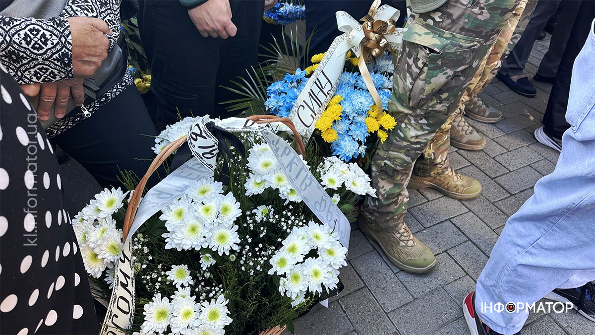 У Коломиї попрощались із загиблим капітаном поліції Ігорем Мартинюком 6