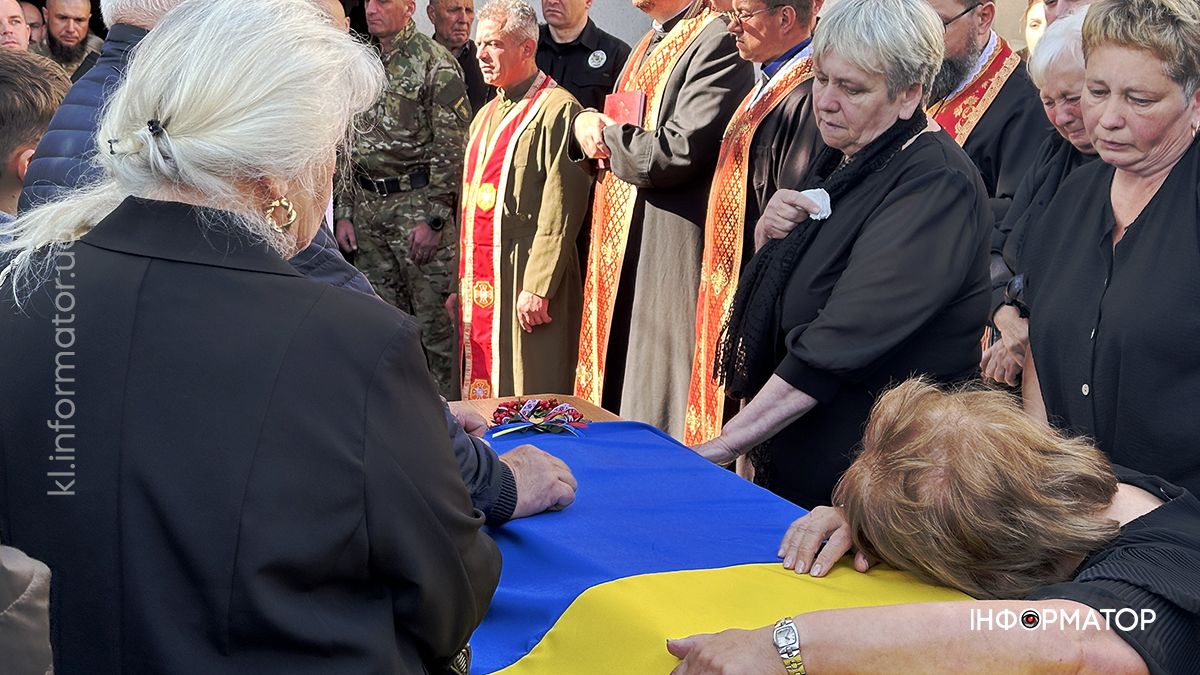 У Коломиї попрощались із загиблим капітаном поліції Ігорем Мартинюком 5