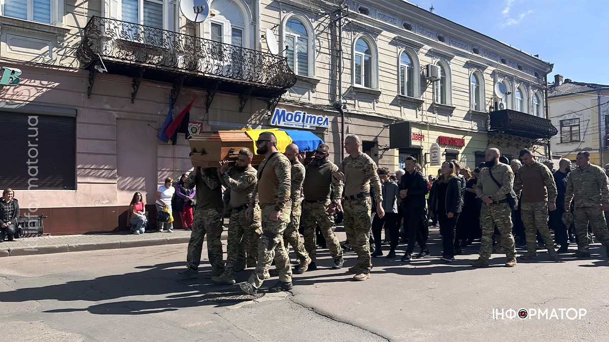 У Коломиї попрощались із загиблим капітаном поліції Ігорем Мартинюком 12