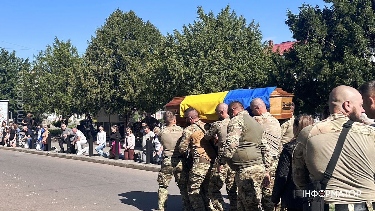 У Коломиї попрощались із загиблим капітаном поліції Ігорем Мартинюком 17