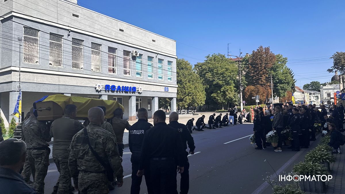 У Коломиї попрощались із загиблим капітаном поліції Ігорем Мартинюком 28