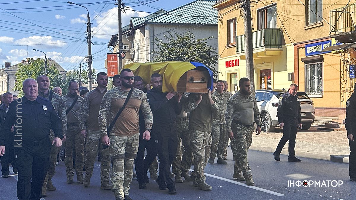 У Коломиї попрощались із загиблим капітаном поліції Ігорем Мартинюком 27